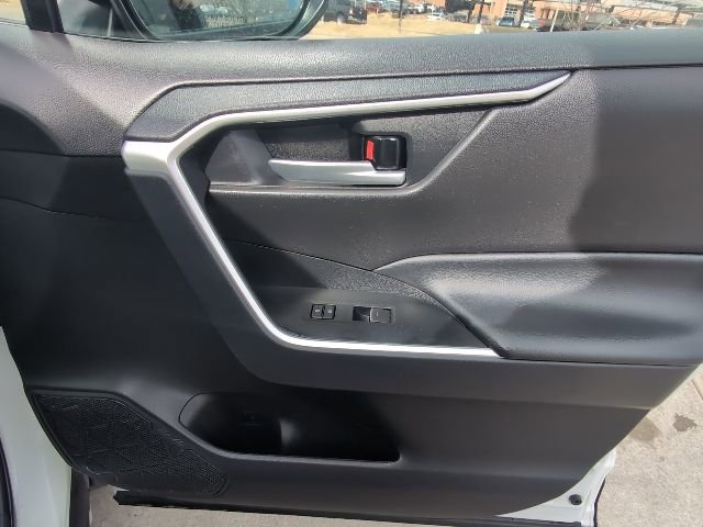 Used 2025 Toyota RAV4 XLE image 31