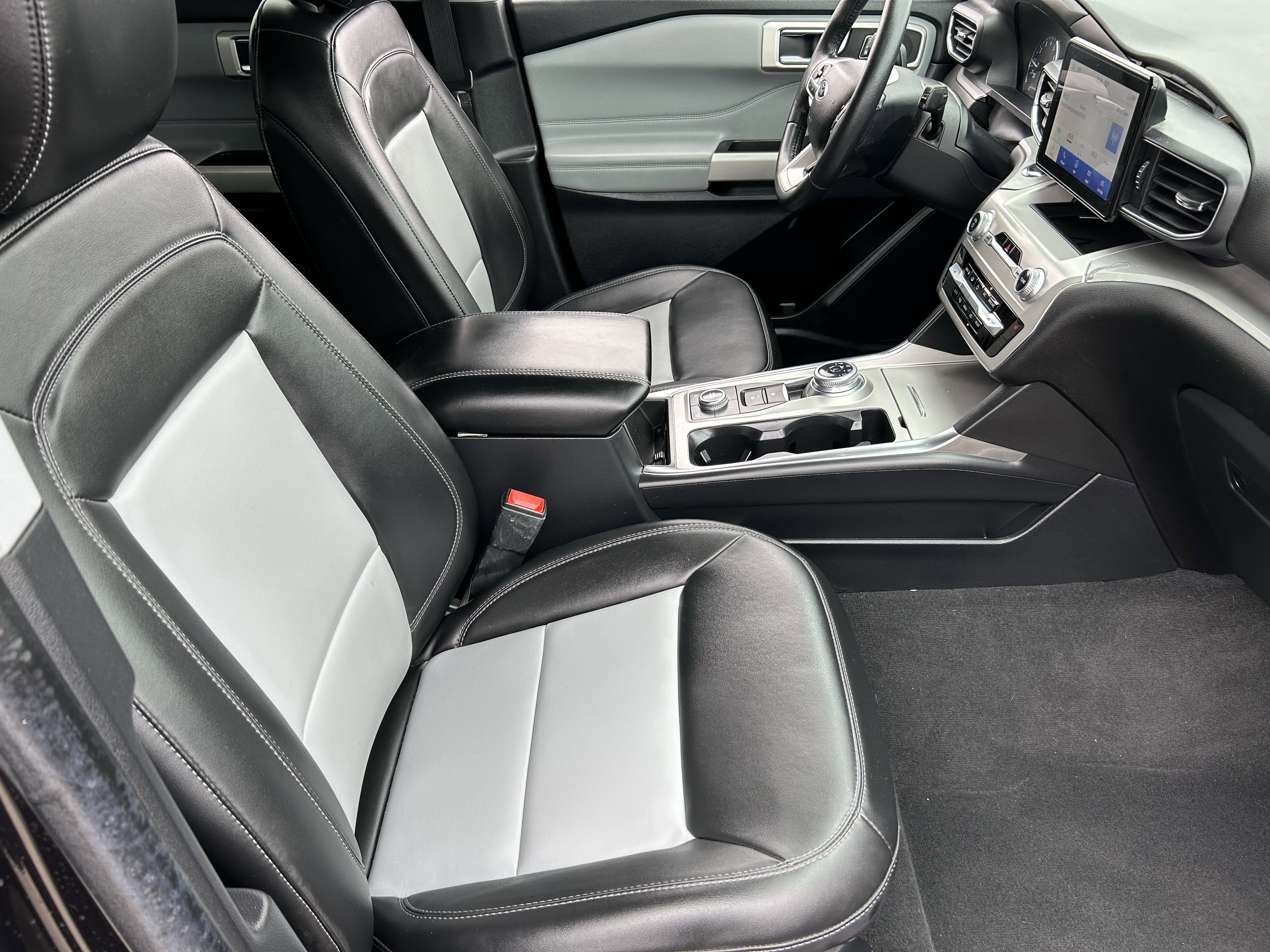 Used 2022 Ford Explorer XLT w/ Equipment Group 202A image 11