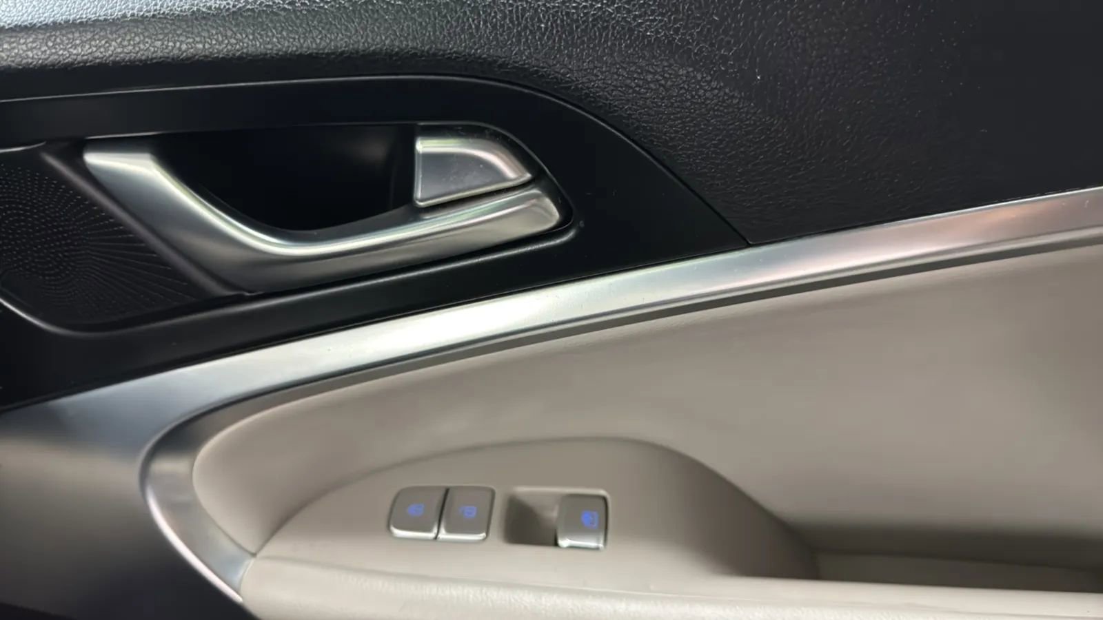 Used 2020 Genesis G70 2.0T RWD image 19