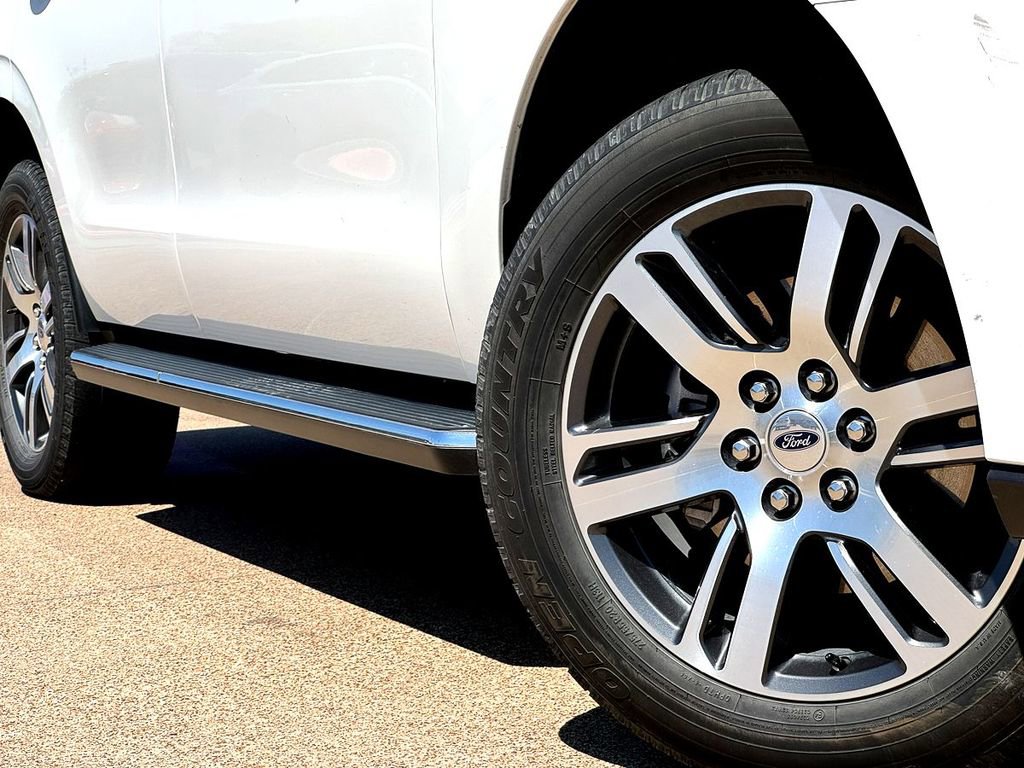 Used 2023 Ford Expedition XLT image 2