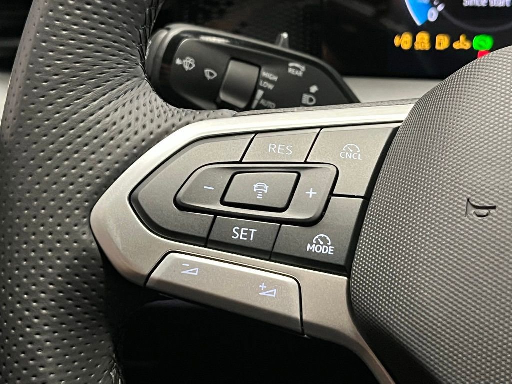 New 2025 Volkswagen Tiguan SE R-Line image 27