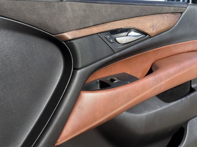 Used 2018 Cadillac Escalade Luxury AWD/4WD image 28