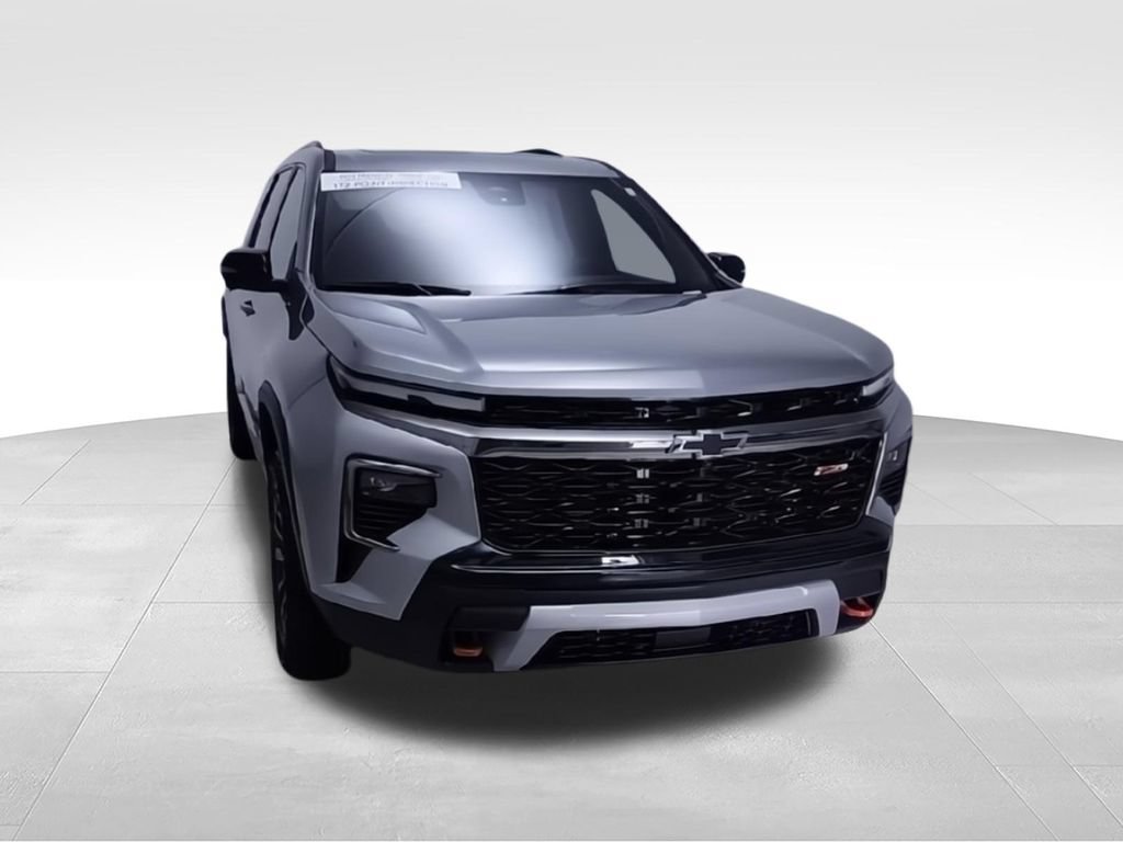 Used 2025 Chevrolet Traverse Z71 AWD/4WD image 2