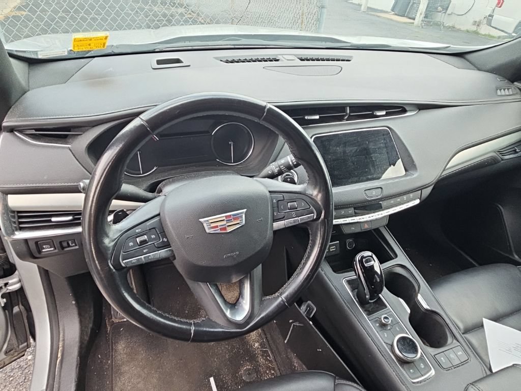 Used 2022 Cadillac XT4 Premium Luxury w/ Safety Alert Package FWD image 7