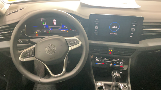 New 2027 Volkswagen Jetta SE FWD image 10