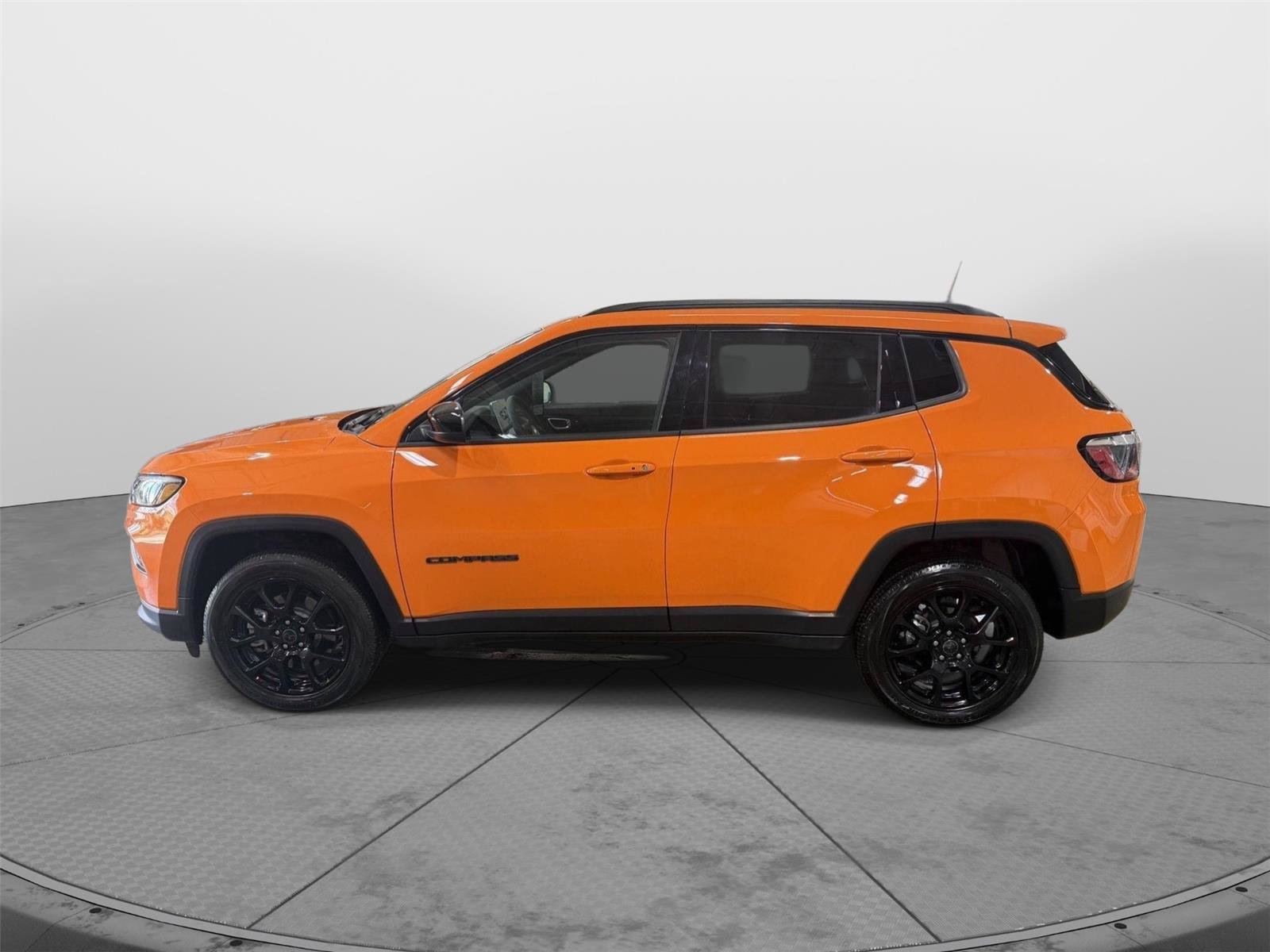 Used 2026 Jeep Compass Latitude AWD/4WD image 7