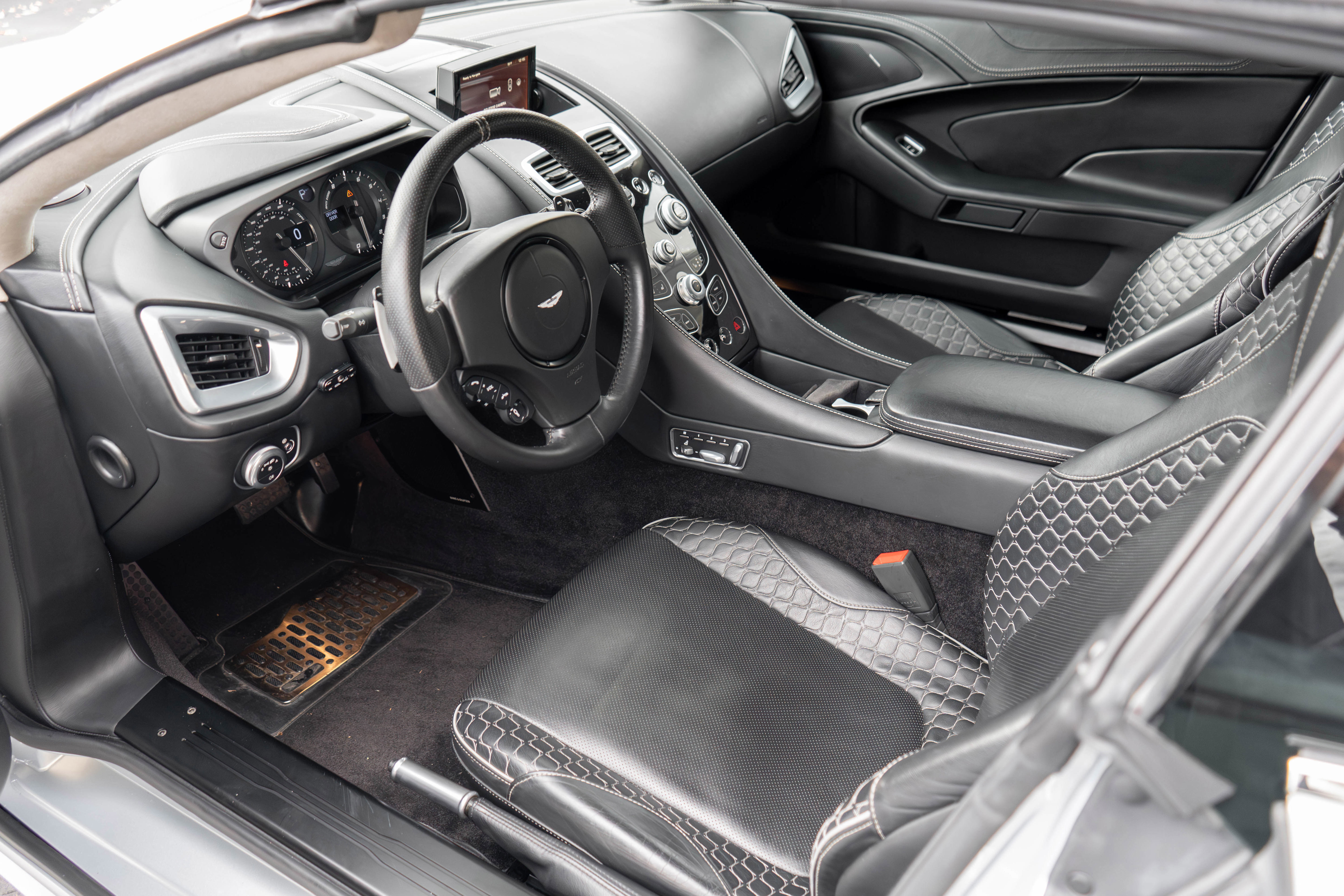 Used 2016 Aston Martin Vanquish Volante image 12