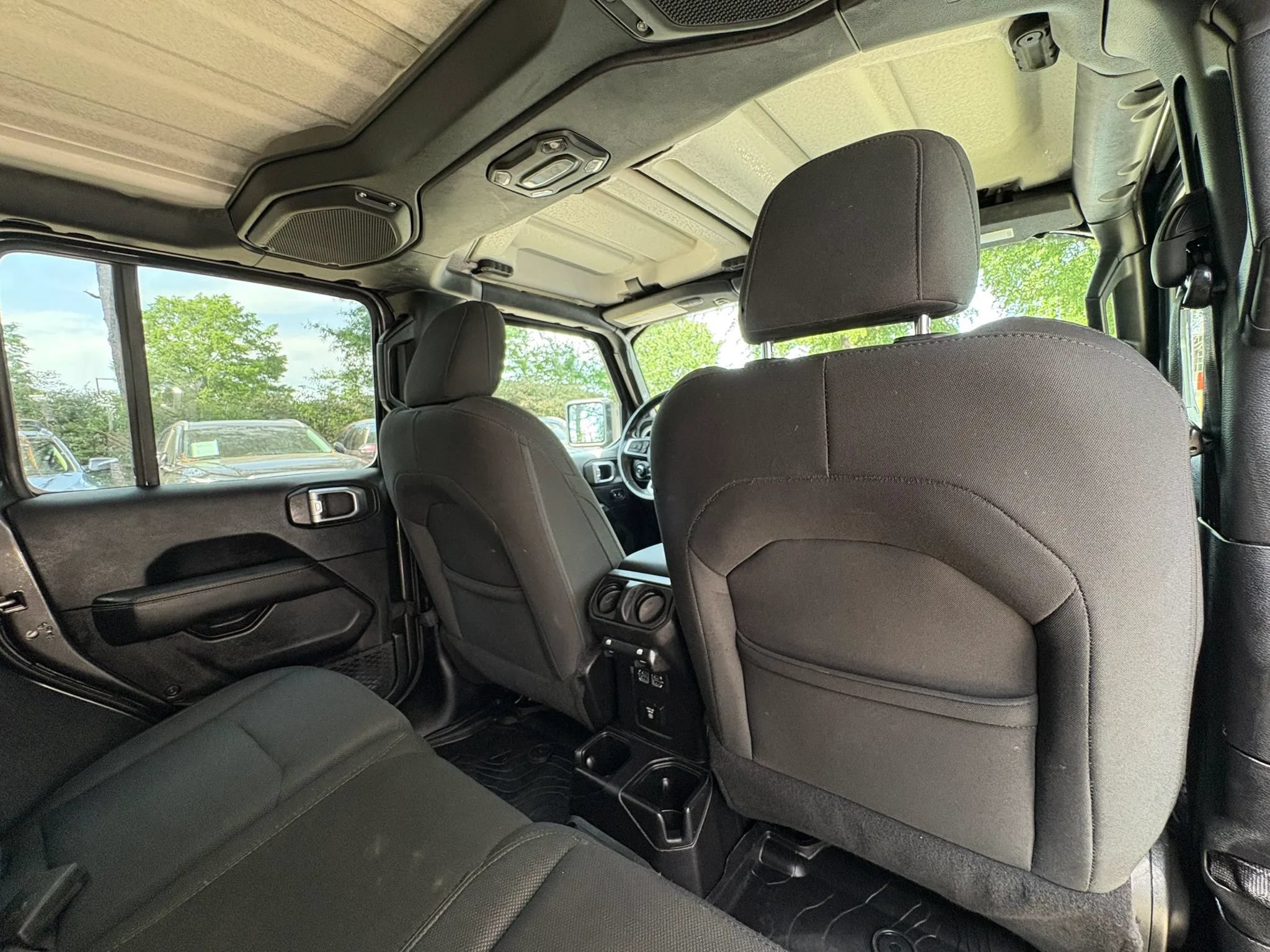 Used 2019 Jeep Wrangler Unlimited Sahara w/ LED Lighting Group AWD/4WD image 17