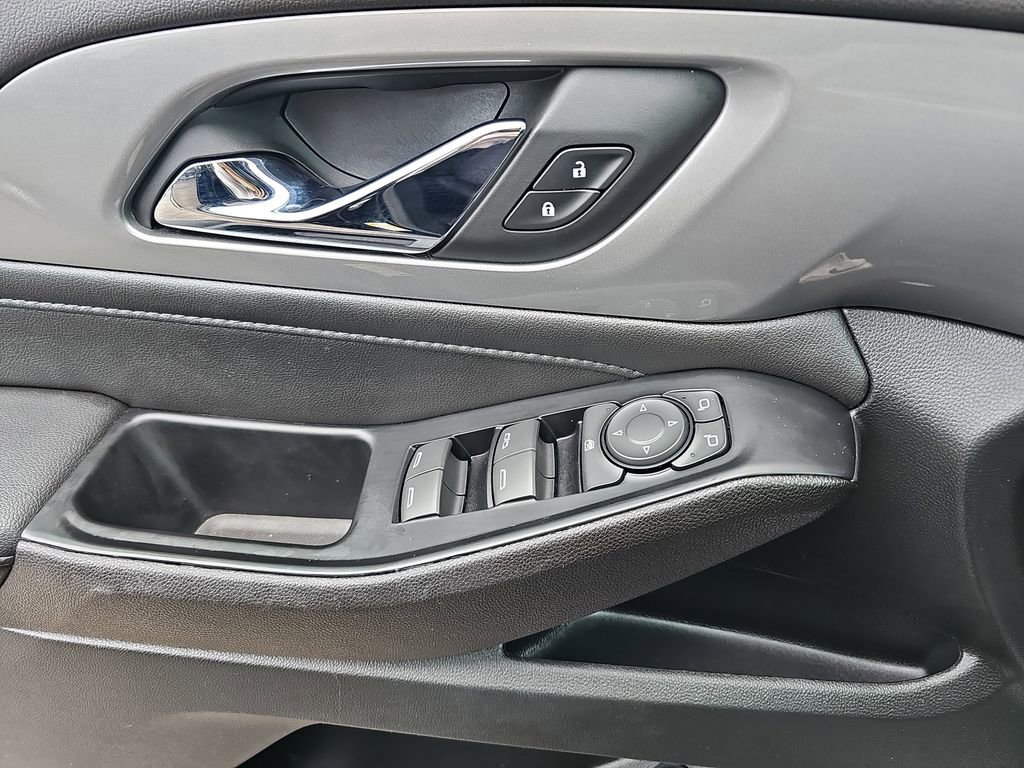 Used 2023 Chevrolet Traverse LT FWD image 34