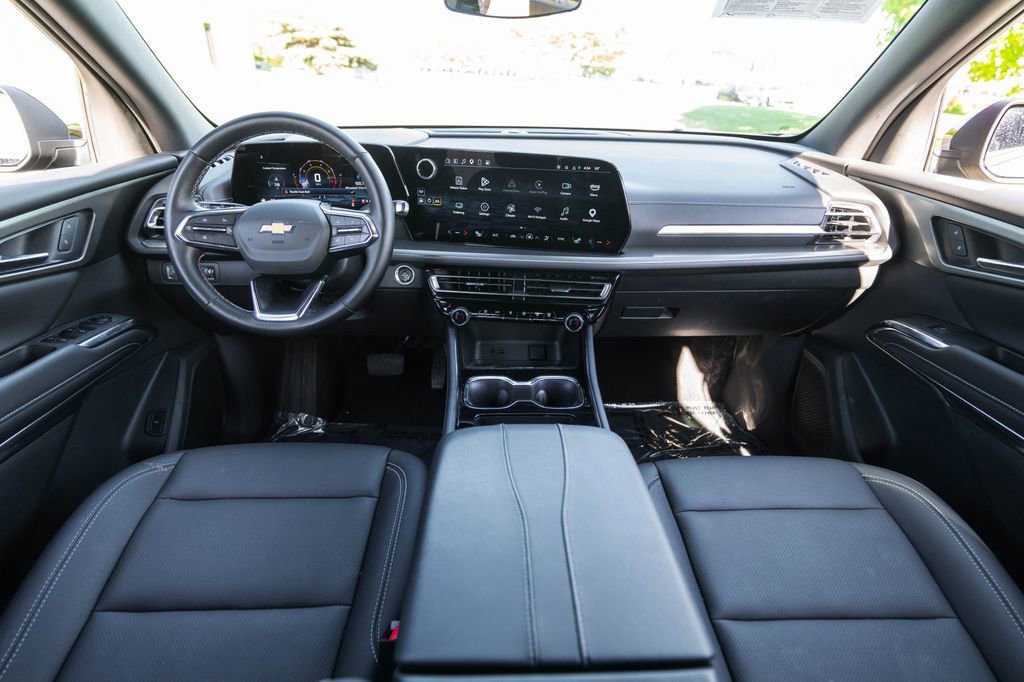 Used 2025 Chevrolet Traverse LT AWD/4WD image 12