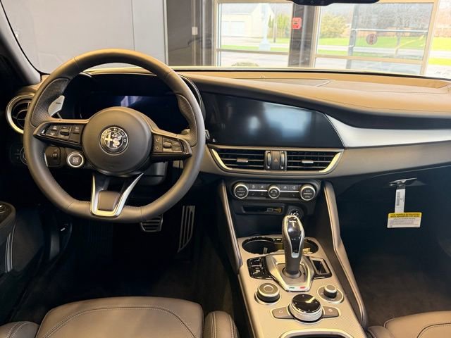 Used 2024 Alfa Romeo Giulia Veloce image 17