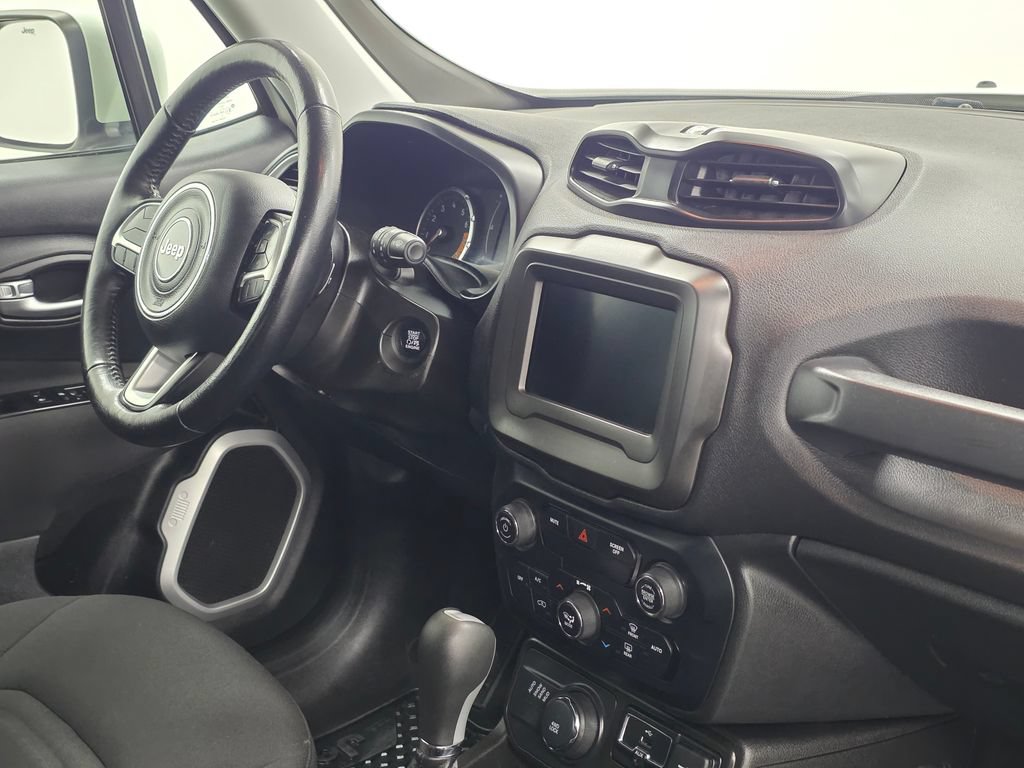 Used 2020 Jeep Renegade Latitude w/ Cold Weather Group AWD/4WD image 11