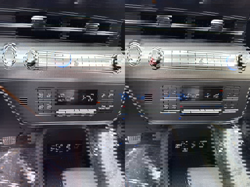 Used 2025 Hyundai Kona SEL image 16