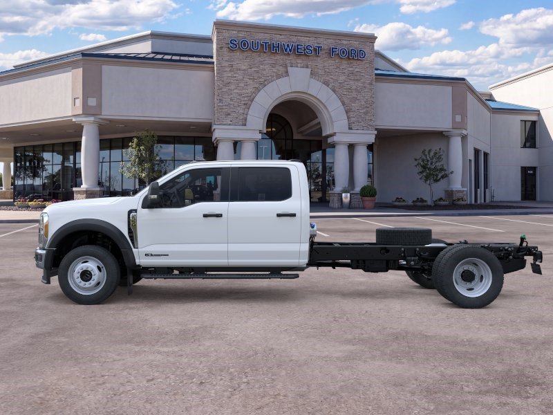 New 2026 Ford F550 4x4 Crew Cab image 3