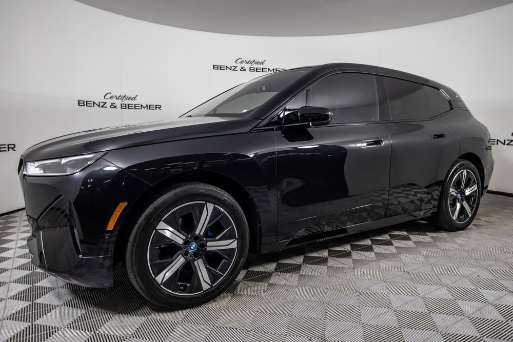 Used 2024 BMW iX xDrive50 w/ Sport Package AWD/4WD image 7