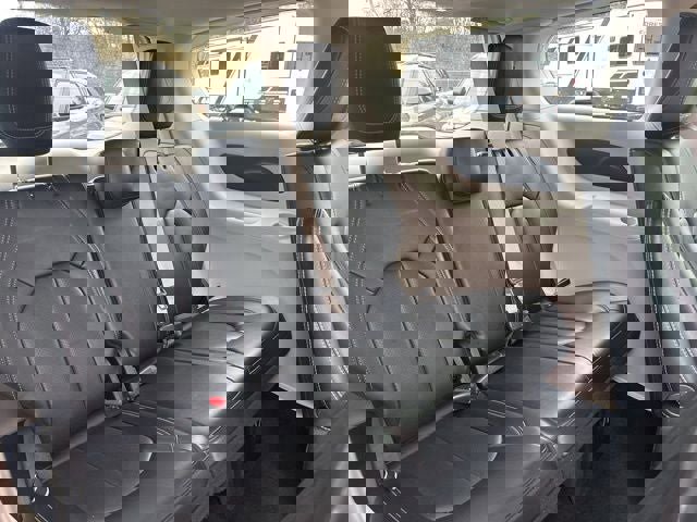 Used 2023 Chrysler Pacifica Touring-L image 14