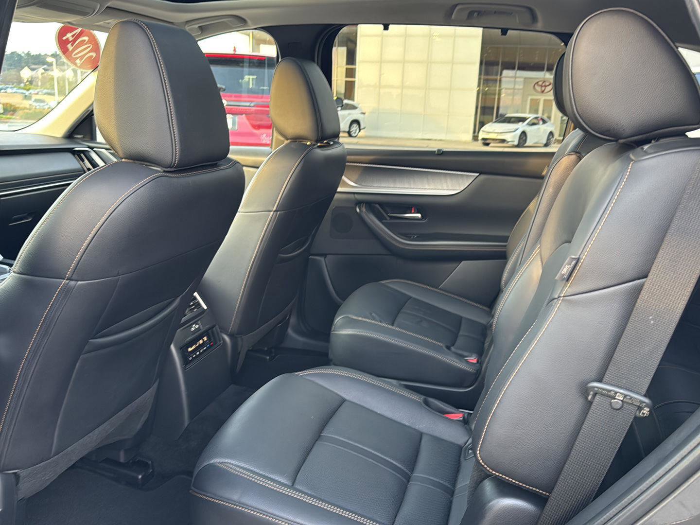 Used 2024 MAZDA CX-90 Plug-In Hybrid w/ Premium Pkg image 9