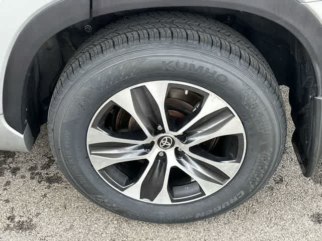 Used 2020 Toyota Highlander XLE AWD/4WD image 5