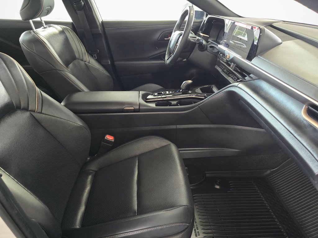 Used 2025 Toyota Crown AWD/4WD image 41