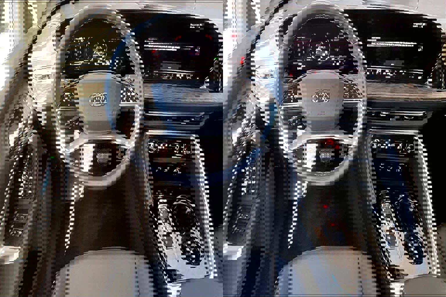 Used 2025 Audi Q5 Premium w/ Convenience Package image 6