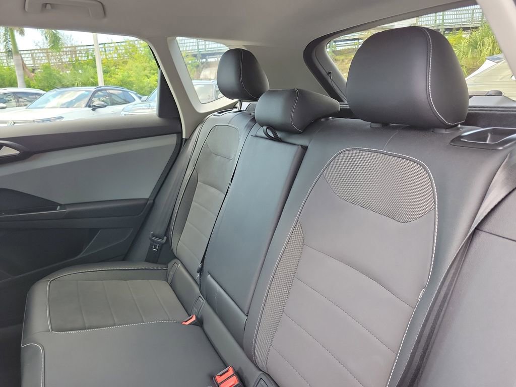 Used 2022 Volkswagen Taos SE image 10