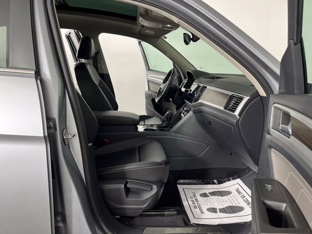 Used 2023 Volkswagen Atlas SE w/ Panoramic Sunroof Package FWD image 40