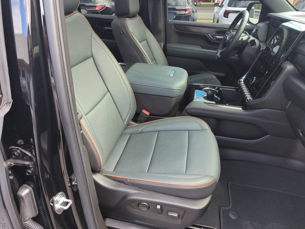 Used 2025 GMC Yukon AT4 w/ AT4 Premium Package AWD/4WD image 40