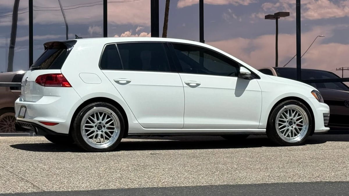 Used 2016 Volkswagen GTI SE w/ Lighting Package (SEL) FWD image 13