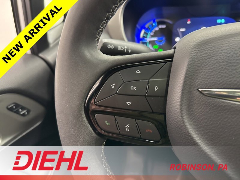 Used 2023 Chrysler Pacifica Limited w/ S Appearance Package image 27