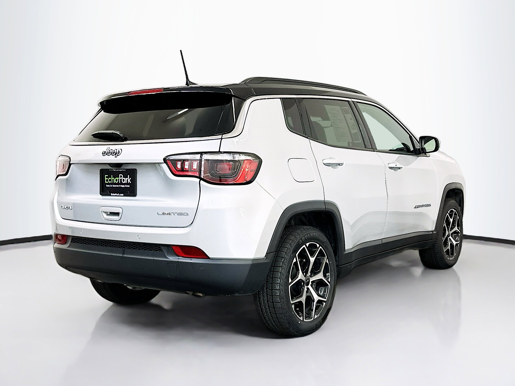 Used 2025 Jeep Compass Limited image 9