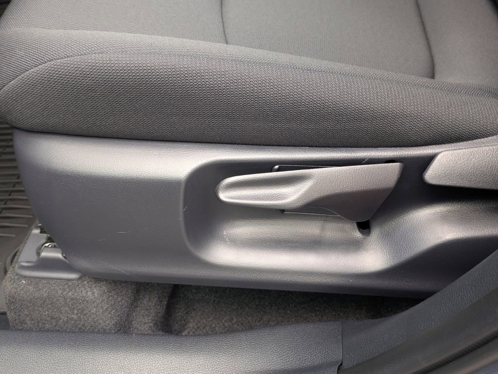 Used 2026 Toyota Corolla Cross LE image 21