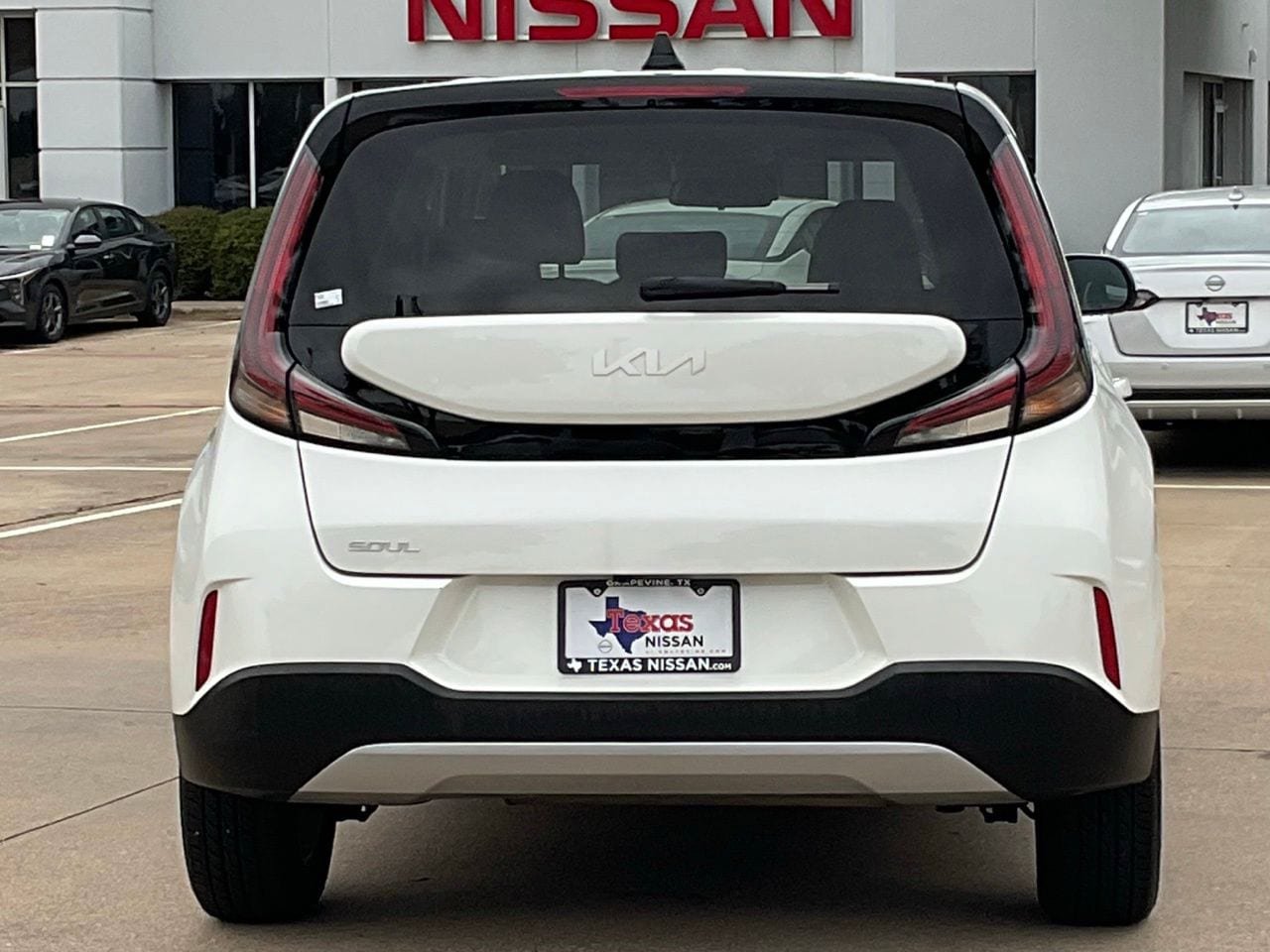 Used 2025 Kia Soul LX w/ LX Technology Package FWD image 5