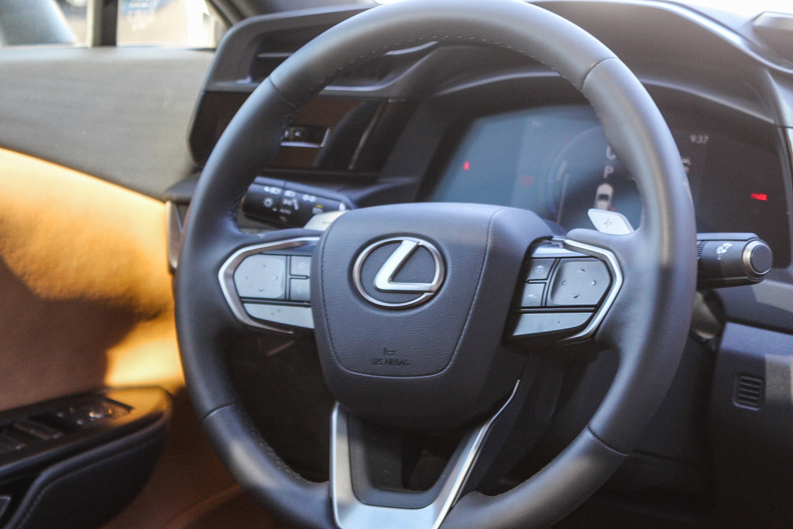 Used 2023 Lexus RZ 450e Premium image 15