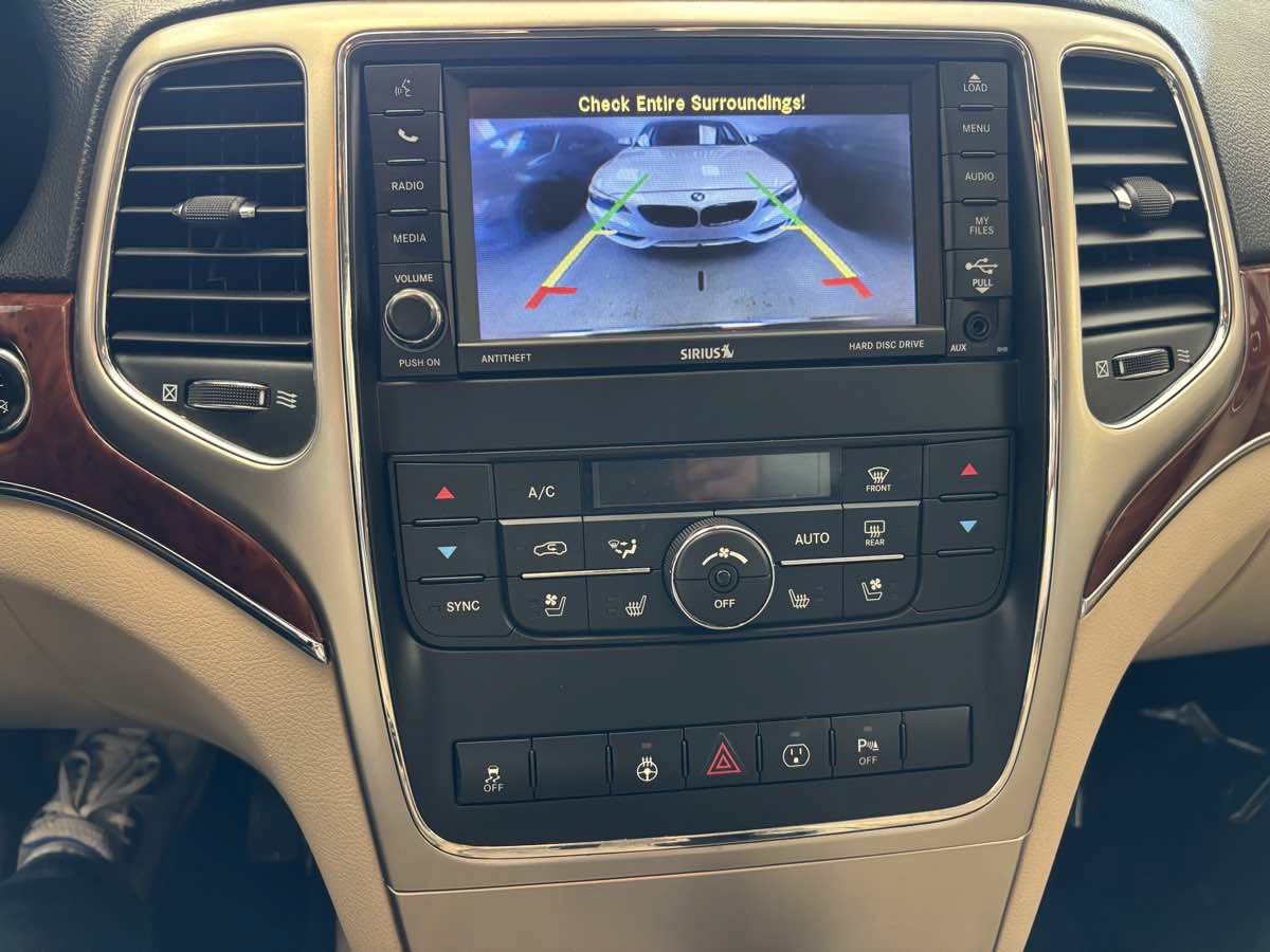 Used 2013 Jeep Grand Cherokee Limited w/ Luxury Group II RWD image 18