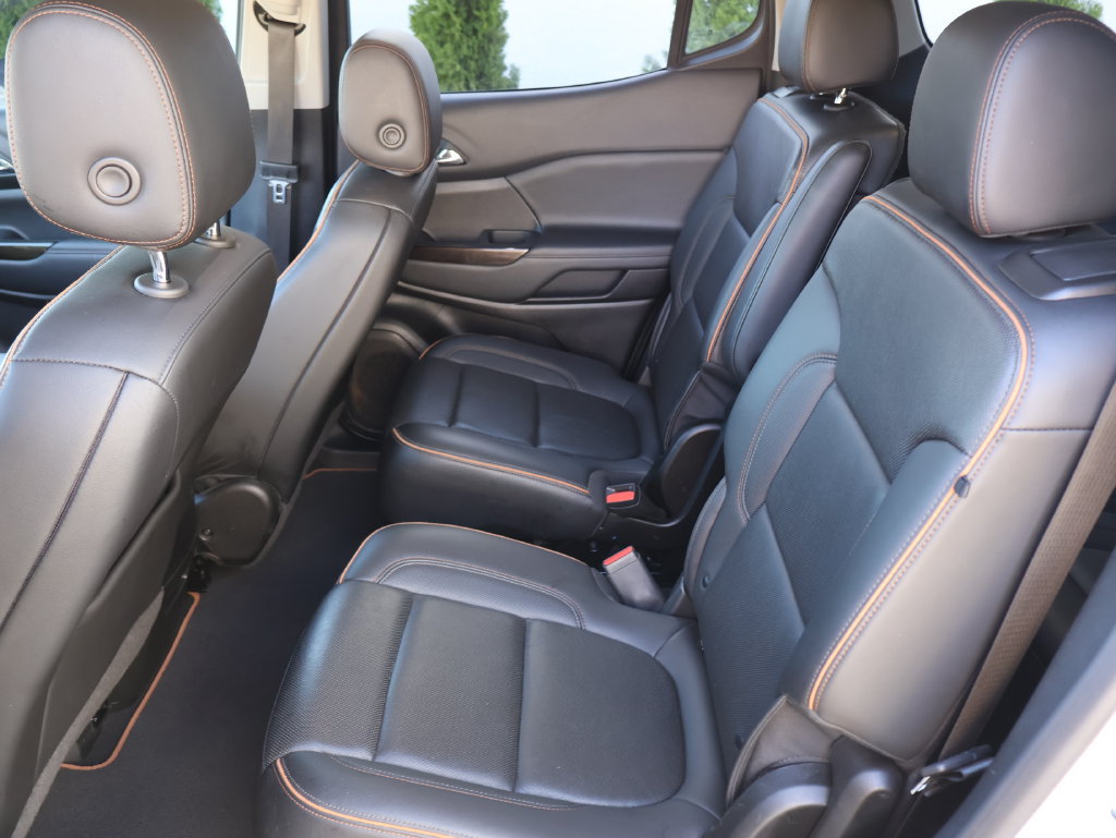 Used 2023 GMC Acadia AT4 w/ Technology Package AWD/4WD image 10
