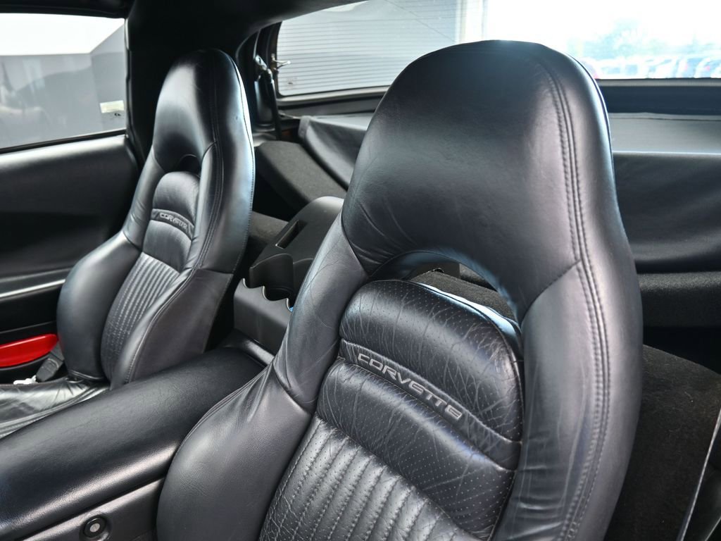 Used 2000 Chevrolet Corvette Coupe w/ Memory Pkg image 11