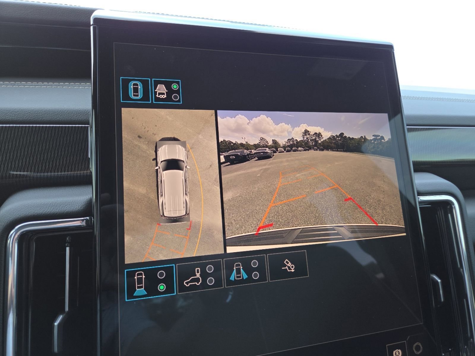 New 2026 GMC Yukon Elevation image 13