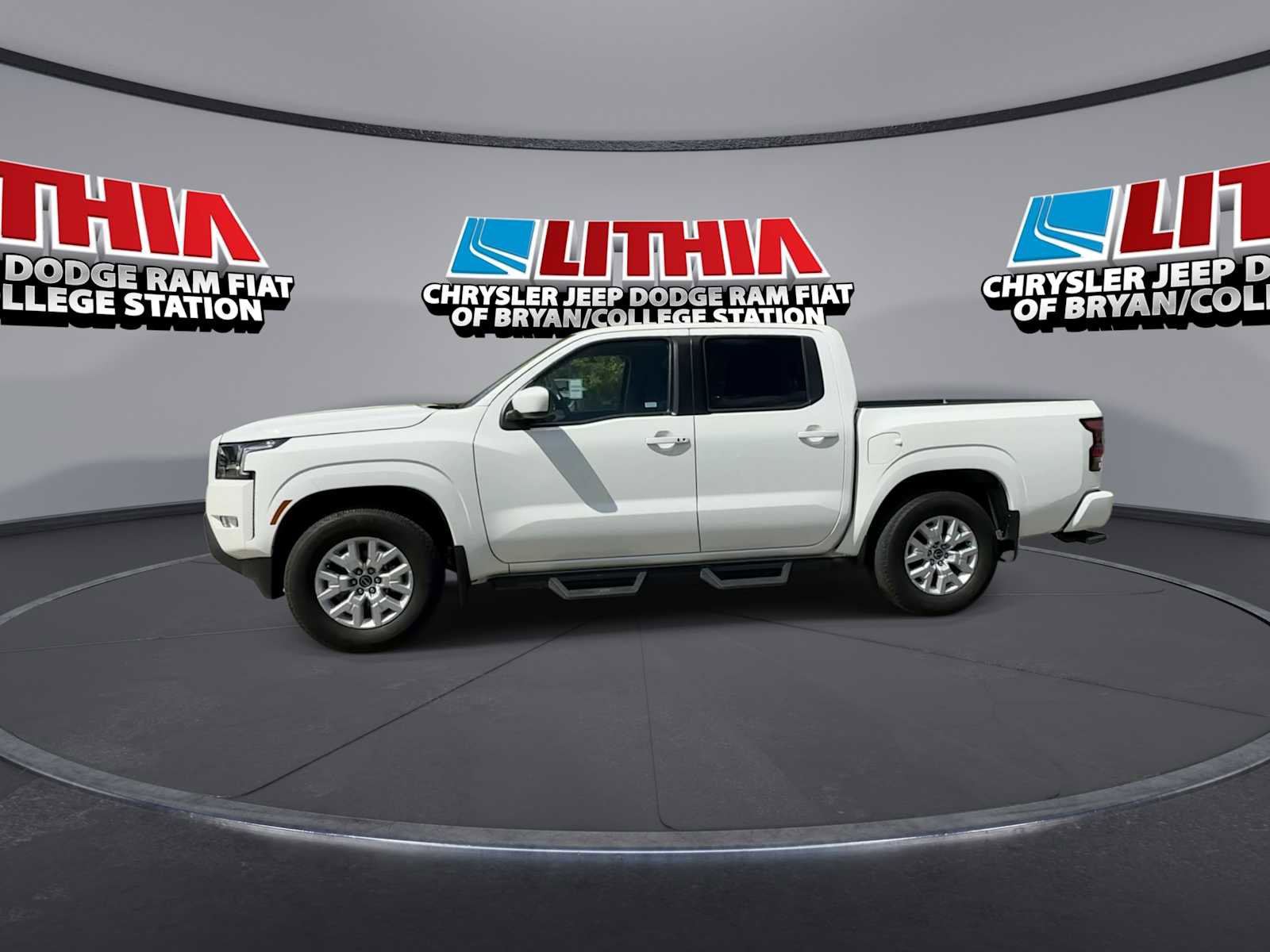 Used 2022 Nissan Frontier SV image 4