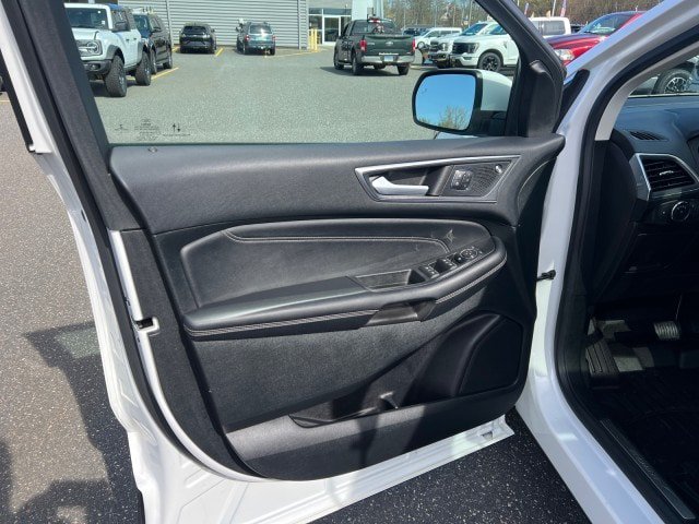 Used 2022 Ford Edge Titanium AWD/4WD image 10