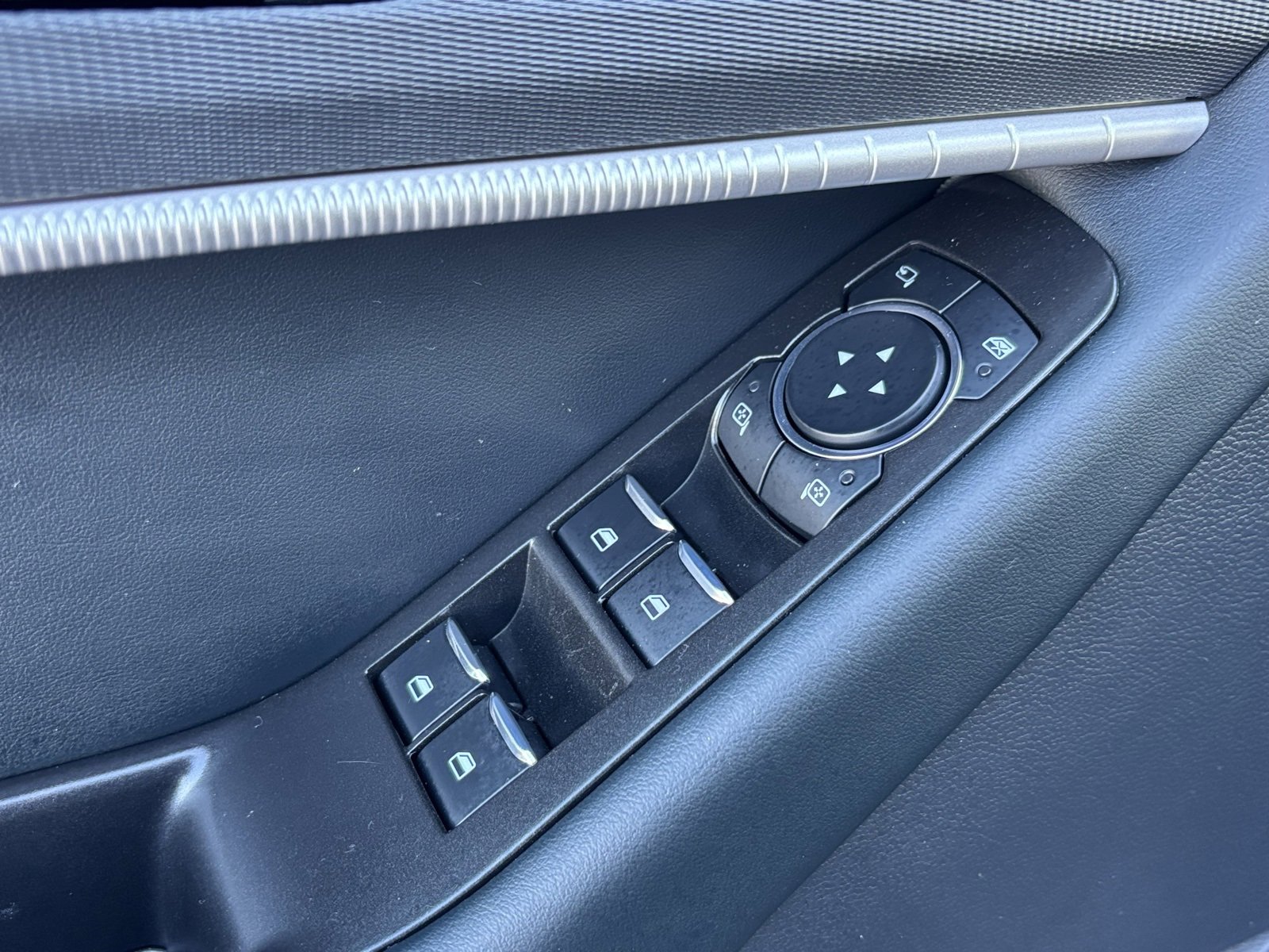 Used 2025 Ford Explorer ST-Line w/ Premium Package image 17