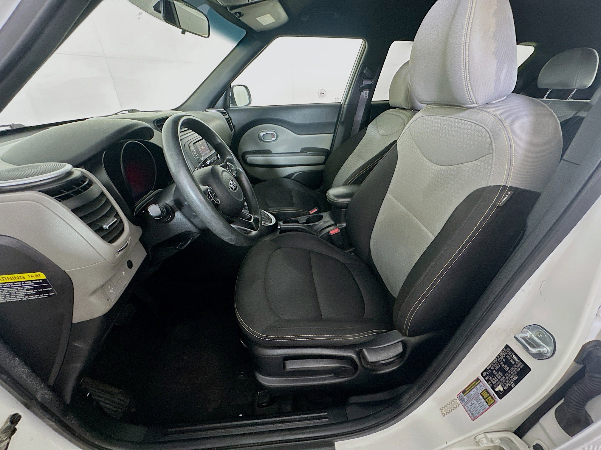 Used 2016 Kia Soul + image 13