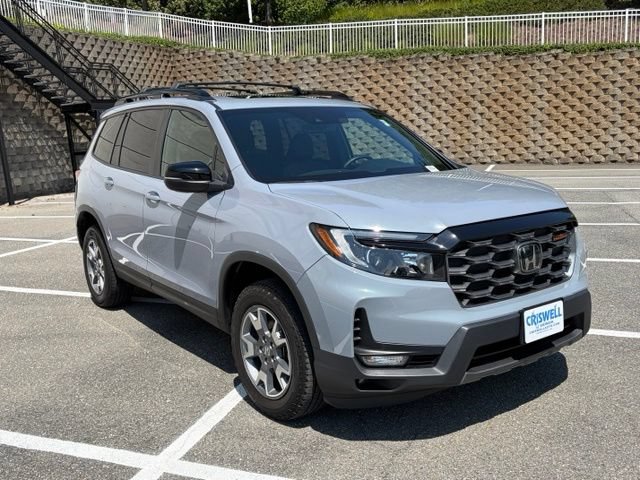 Used 2023 Honda Passport TrailSport image 2