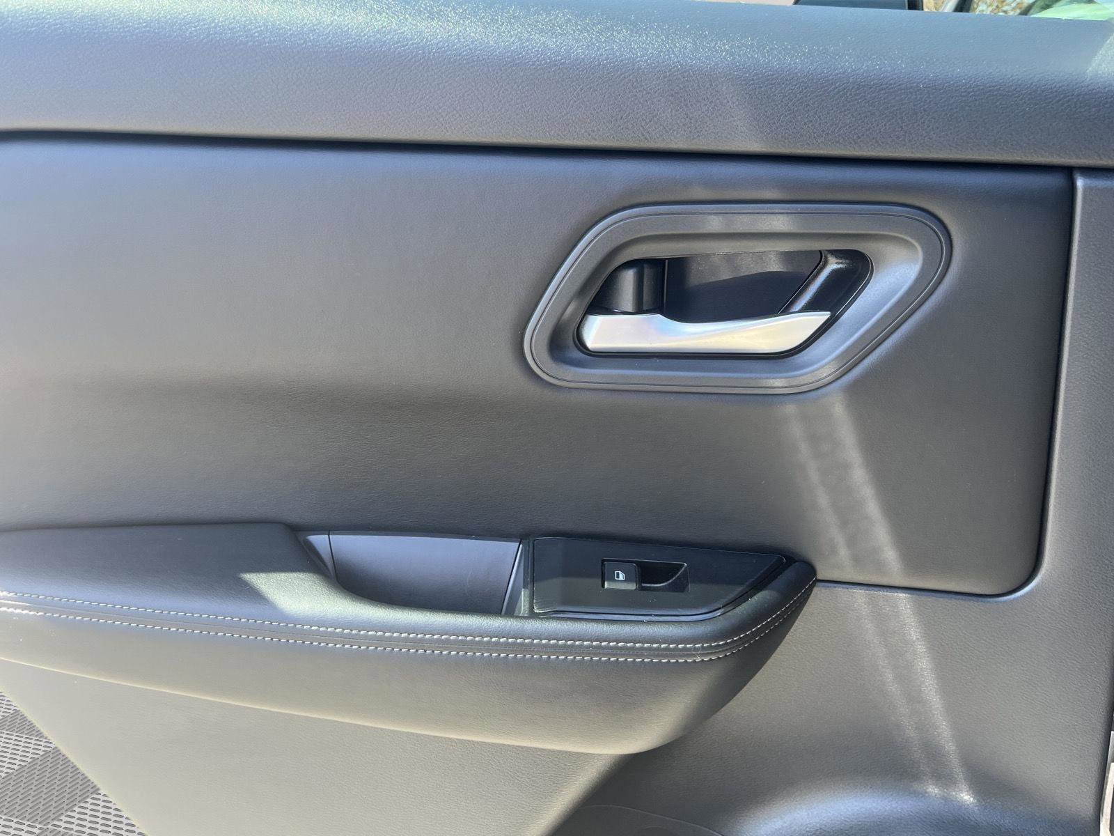 Certified 2025 Nissan Rogue SV AWD/4WD image 11