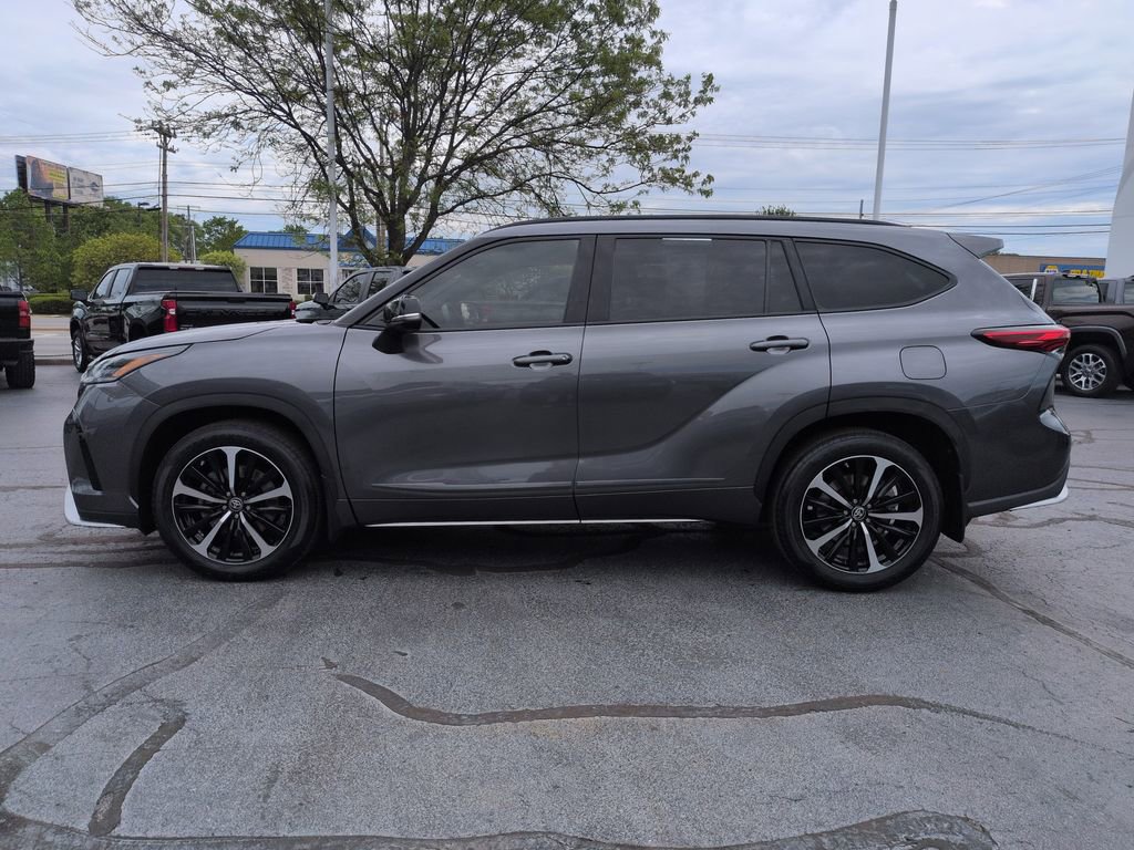 Used 2022 Toyota Highlander XSE image 2
