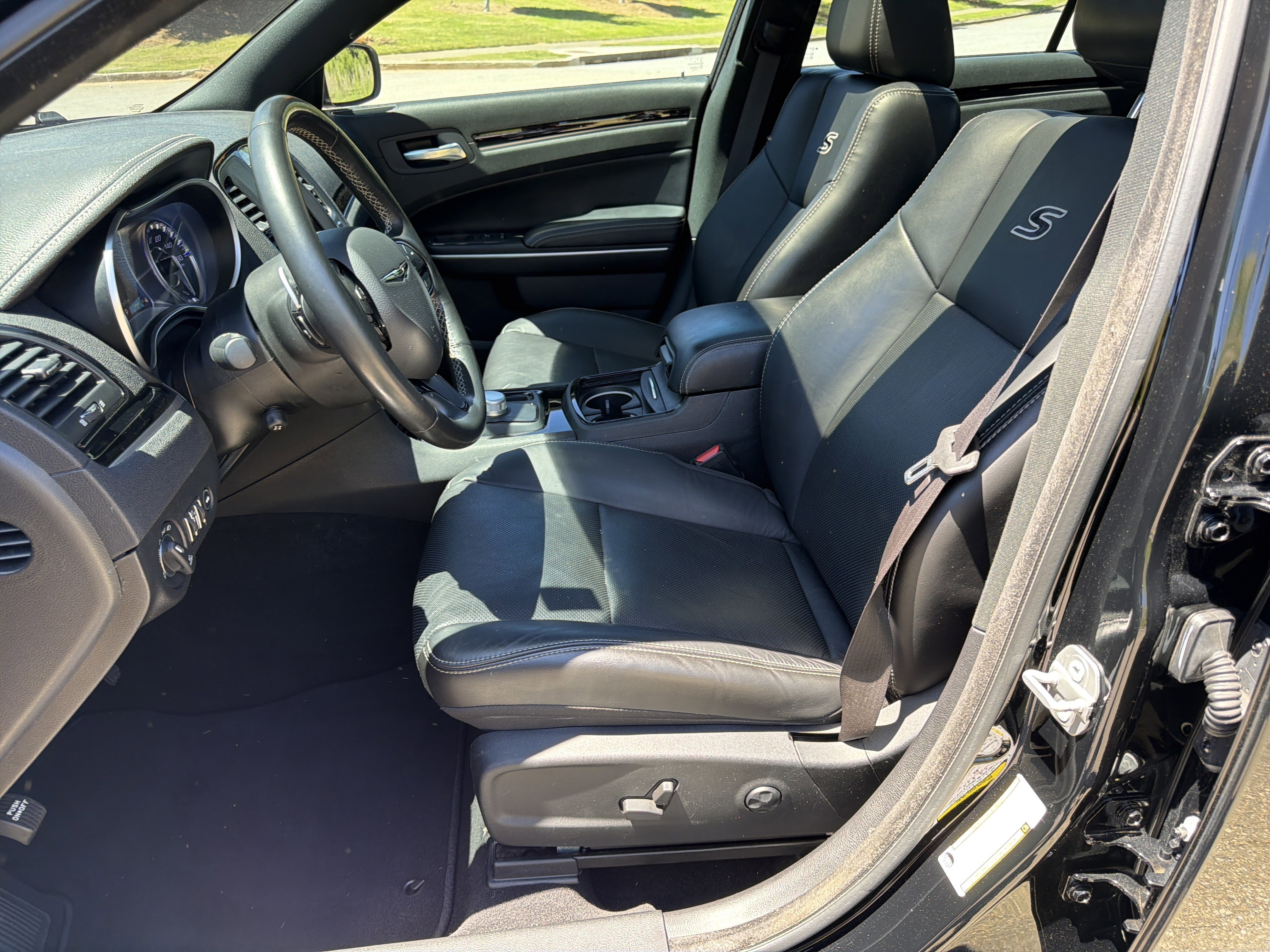Used 2021 Chrysler 300 S w/ Comfort Group RWD image 9
