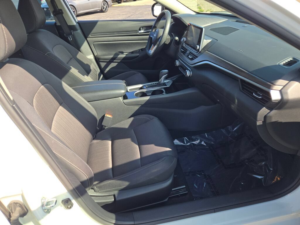 Used 2024 Nissan Altima 2.5 SV FWD image 16