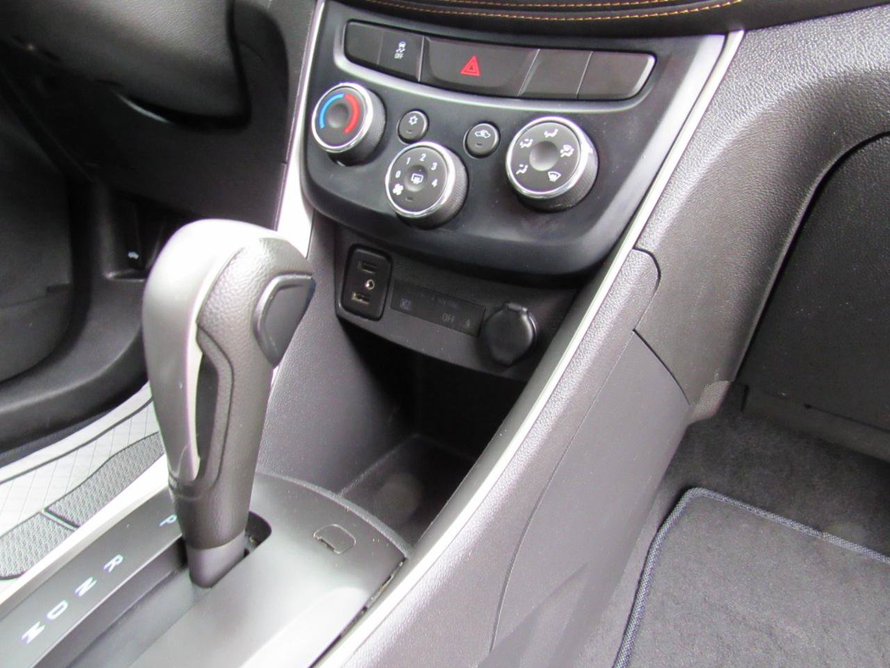 Used 2020 Chevrolet Trax LT w/ LT Convenience Package AWD/4WD image 38