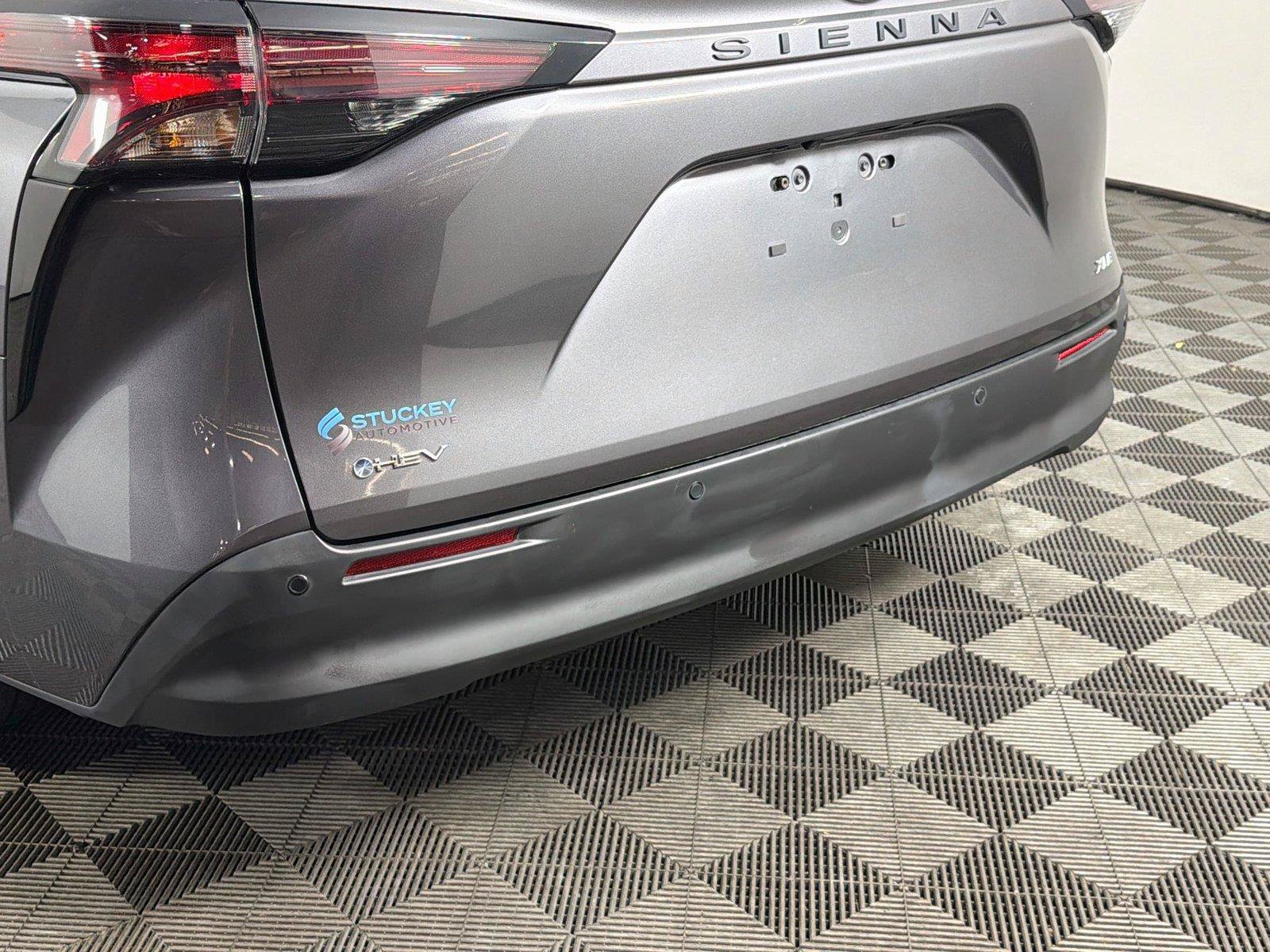 Used 2025 Toyota Sienna XLE FWD image 39