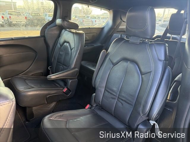 Used 2022 Chrysler Pacifica Touring-L w/ Uconnect Theater Family Group image 22