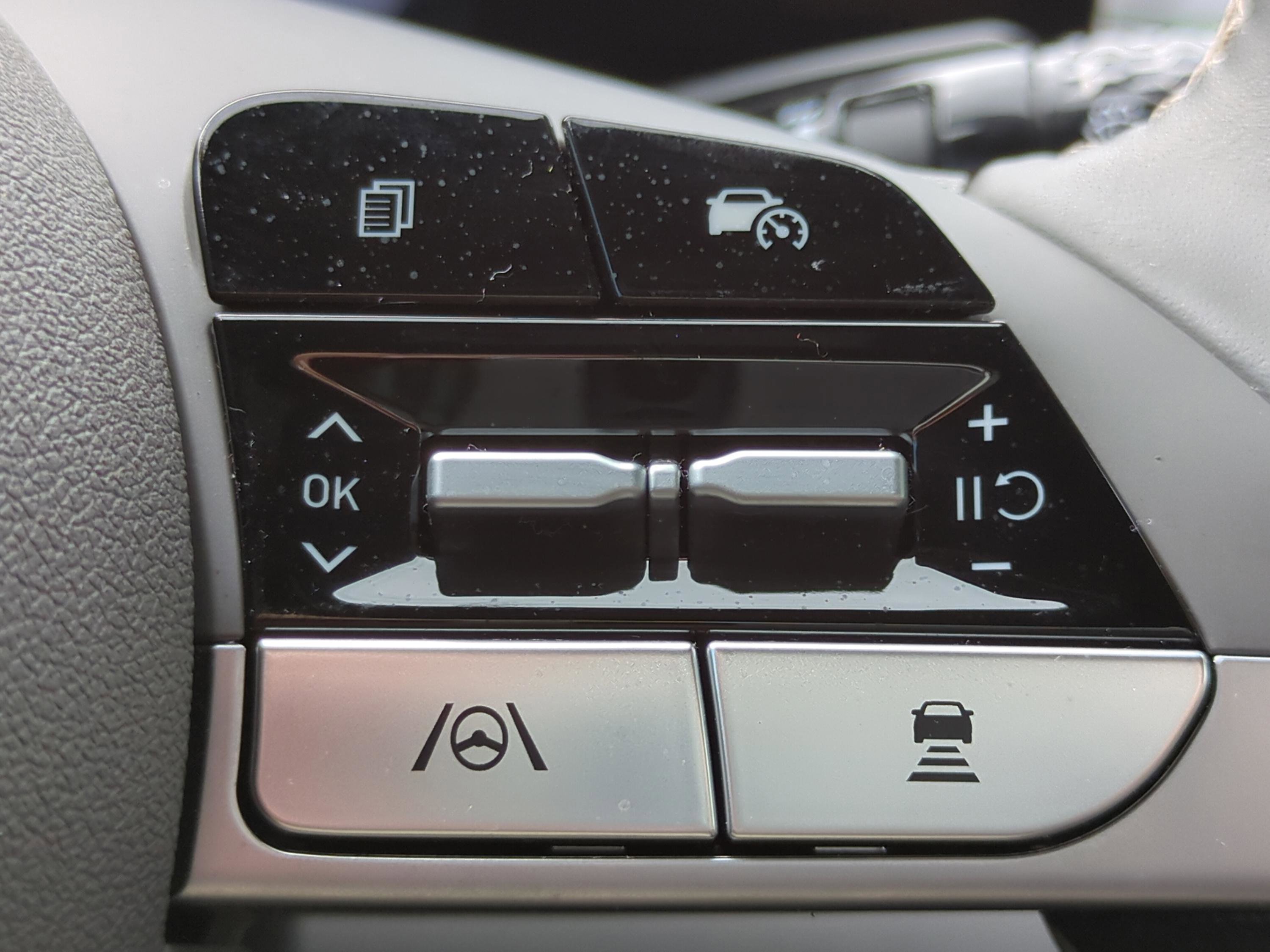 Certified 2025 Hyundai Elantra SEL FWD image 25